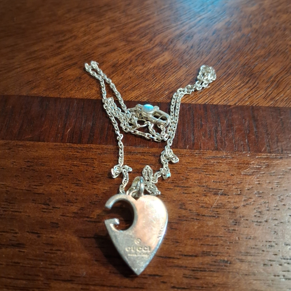 Elegant Silver Heart Necklace - Picture 5 of 8